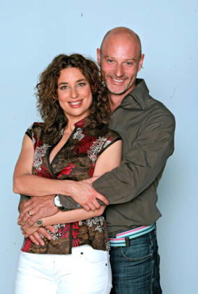 ARCHIVE Isabel Varell Actress and singer Isabel Varell with Simon Licht on the occasion of filming the ARD telenovela Rote Rosen , 2009 ARCHIVE ACQUISITION, date estimated 20260118JWM1191