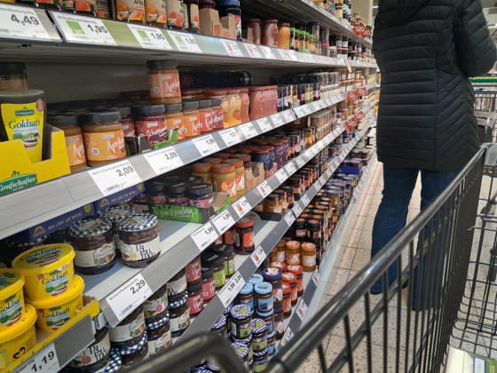Marktkauf shopping in times of inflation Marktkauf shopping in a supermarket or discount store