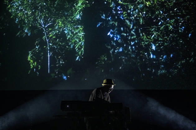 Audiovisual performance by American film sound designer and composer Dean Hurley, long-time collaborator of David Lynch, January 22, 2026, Center for Contemporary Art, DOX, Prague. The event was part of the accompanying program for the exhibition David Lynch: Up in Flames. (CTKxPhoto VitxSimanek) CTKPhotoP2026012211099  CTKPhotoP2026012211099