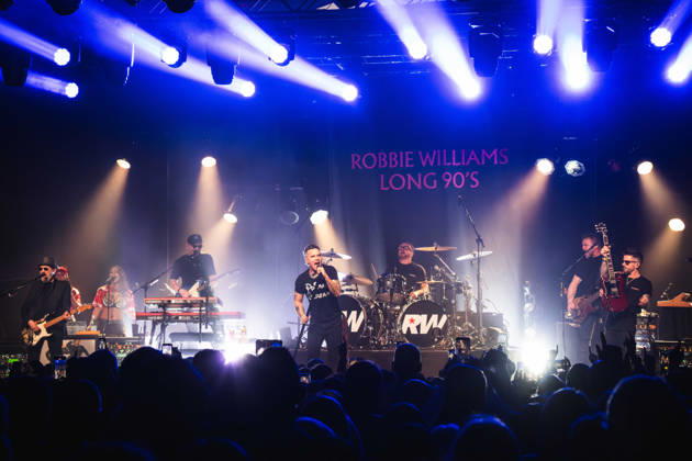 Robbie Williams performing at Barrowlands in Glasgow on 04 February 2026. Robbie Williams performing at Barrowlands in Glasgow on 04 February 2026 as part of his Long 90™s tour performing ˜Life Thru a Lens™ and new album ˜Britpop™ in full. Robbie Williams is a British singer and songwriter best known for solo singles ˜Angels™ and ˜Feel™ and as a member of the pop group Take That., Credit:Adam Hampton-Matthews Avalon  Copyright: xAdamxHampton-Matthewsx xAvalonx 1072124571
