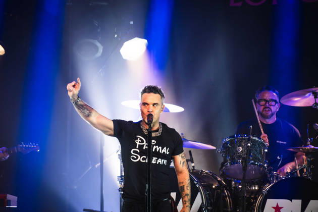 Robbie Williams performing at Barrowlands in Glasgow on 04 February 2026. Robbie Williams performing at Barrowlands in Glasgow on 04 February 2026 as part of his Long 90™s tour performing ˜Life Thru a Lens™ and new album ˜Britpop™ in full. Robbie Williams is a British singer and songwriter best known for solo singles ˜Angels™ and ˜Feel™ and as a member of the pop group Take That., Credit:Adam Hampton-Matthews Avalon  Copyright: xAdamxHampton-Matthewsx xAvalonx 1072125132