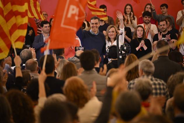 News Bilder des Tages The Secretary General of the PSOE and President of the Government, Pedro Sánchez, and the Secretary of Autonomous Policy of the CEF, Secretary General of the Aragonese Socialists and candidate for the Presidency of Aragón, Pilar Alegría, intervene in the closing ceremony of the PSOE campaign in Aragón, intervene in the closing ceremony of the campaign, on February 6, 2026, in Zaragoza, Aragon Spain The elections will be held next Sunday, February 8 06 FEBRUARY 2026 ELECTIONS MITIN CAMPAIGN ELECTORAL CAMPAIGN MAÑOS MAÑAS Marcos Cebriá Zaragoza Aragon Zaragoza Aragon Aragon Spain  Copyright: xMarcosxCebrianx 7270857