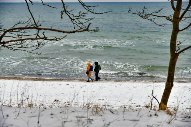 Baltic Sea in winter People walking on the wintry Baltic Sea beach at the Wilhelmshöhe near Warnemünde Warnemünde Mecklenburg Western Pomerania Germany JK15341