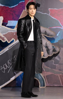 S. Korean actor Lee Jun-hyuk S. Korean actor Lee Jun-hyuk South Korean actor Lee Jun-hyuk, who stars in the drama The Art of Sarah, an original series by Netflix, poses for a photo during a publicity event in Seoul on Feb. 10, 2026. The eight-episode series will be released worldwide on Feb. 13. (Yonhap) 2026-02-10 15:24:29 < 1980-2026 YONHAPNEWS AGENCY. .> ¼¿ïƯº°½Ã EDITORIAL USE ONLY Copyright: xx PYH2026021012390034400 YonhapxNewsx yonphotos249592
