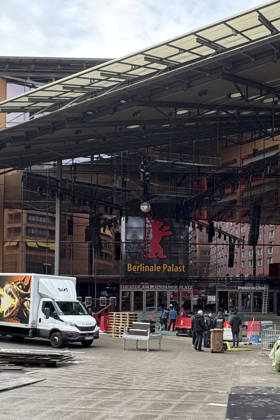 The Theater am Potsdamer Platz becomes the Berlinale Palast during the Berlinale 2026 76 Berlin International Film Festival, 11 02 2026 Foto:xM.xBehrensx xFuturexImagex berlinale_aufbau_6012