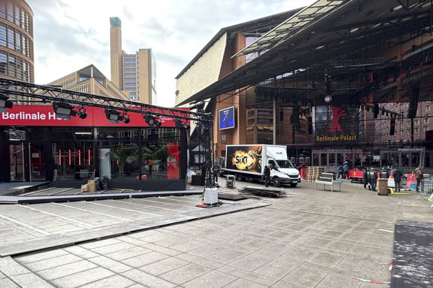 The Theater am Potsdamer Platz becomes the Berlinale Palast during the Berlinale 2026 76 Berlin International Film Festival, 11 02 2026 Foto:xM.xBehrensx xFuturexImagex berlinale_aufbau_6013