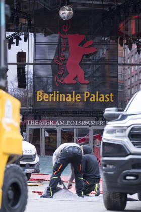 Berlinale, construction work at Potsdamer Platz, Berlin, 11 02 2026 Workers lay floor slabs for the red carpet before the opening of the 76th Berlinale at the Theater am Potsdamer Platz in Berlin on 11 02 2026 The film festival will take place from 12 22 February 2026 Berlin Theater am Potsdamer Platz Copyright: xBenxKriemannx
