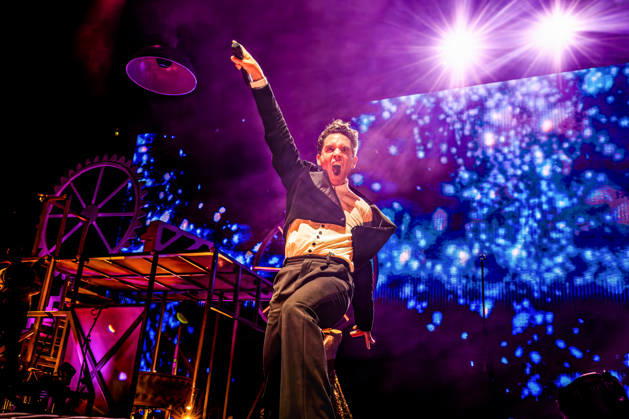 February 11, 2026, Manchester, United Kingdom: MIKA (MICHAEL HOLBROOK PENNIMAN JR) performs on stage at the AO Arena in Manchester during his Spinning Out tour, delivering a flamboyant, high-energy set to a packed arena crowd. Manchester United Kingdom  - ZUMAp211 20260211_aap_p211_005 Copyright: xAndyxVonxPipx