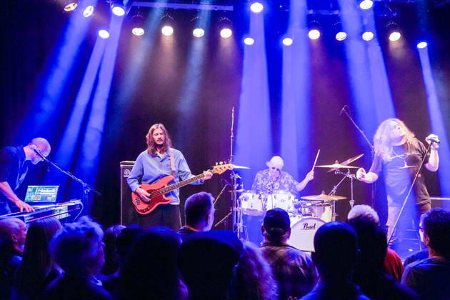 Purpendicular with drummer Ian Paice, singer and band founder Robby Thomas Walsh, guitarist Murray Gould, bassist Nick Fyfe and keyboardist Alessandro Debiaggi Rüsselsheim 12 02 2026 Concert by Purpendicular with drumming legend Ian Paice from Deep Purple