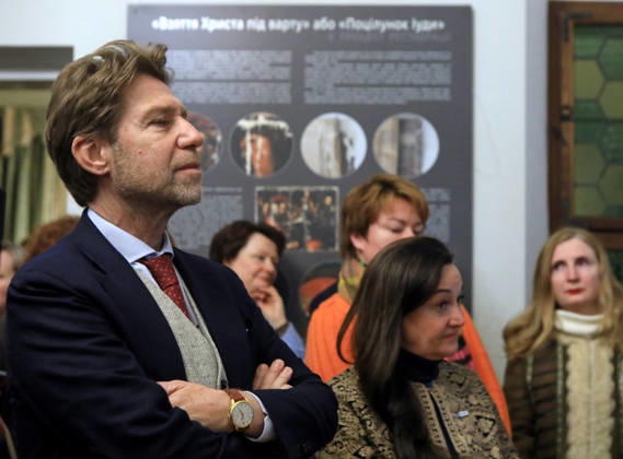 Ambassador Extraordinary and Plenipotentiary of Italy to Ukraine Carlo Formosa takes part in the presentation of The Taking of Christ painting during the exhibition project In the Light of Caravaggio. Rescue. Research. Restoration at the Metropolitan’s House of the Sophia of Kyiv National Reserve, Kyiv, Ukraine, February 12, 2026. The painting, associated with Italian master Michelangelo Merisi da Caravaggio, was stolen in 2008 from the Odesa Museum of Western and Eastern Art and recovered two years later in Berlin. (Photo by Volodymyr Tarasov Ukrinform) The Taking of Christ painting associated with Caravaggio on display at St Sophia of Kyiv Copyright: xTARASOVx