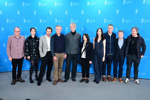 Anders Danielsen Lie, Grant Gee et Bill Pullman au photocall du film Everybody Digs Bill Evans lors de la 76ème édition du festival international du film de Berlin La Berlinale 2026 , le 13 février 2026 Romain Doucelin Bestimage Photocall of the movie, The Everybody Digs Bill Evans during the 76th Berlinale International Film Festival Berlin at Gret Hyatt Hotel on February 13th, 2026 in Berlin Berlin Allemagne  Copyright: xRomainxDoucelinx xBestimagexRomainxDoucelinx xBestimagex