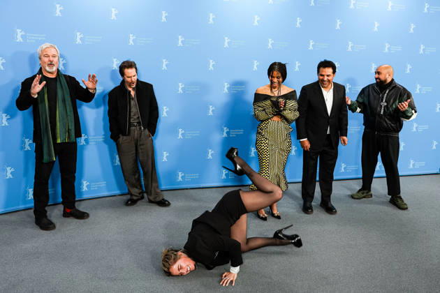Berlin Berlinale, 76 Berlin International Film Festival 2026 Photo Call Fun shoot GOOD LUCK, HAVE FUN, DON™T DIE Gore Verbinski Director Director Sam Rockwell Actor Actor Zazie Beetz Actress Actor Haley Lu Richardson Actress Actor on the floor Michael Pena Actor Actor Asim Chaudhry A Copyright: xEibner-Pressefoto RogerxBuerkex EP_RBE