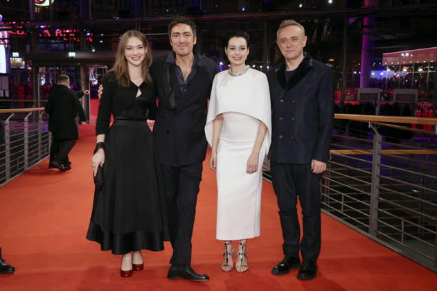 Leyla Smyrna Cabas, Ilker Catak, Özgü Namal and Tansu Bicer at the premiere of the feature film Yellow Letters Yellow Letters at the Berlinale 2026 76 Berlin International Film Festival in the Berlinale Palast Berlin, 13 02 2026 Foto:xD.xBedrosianx xFuturexImagex briefe_6223
