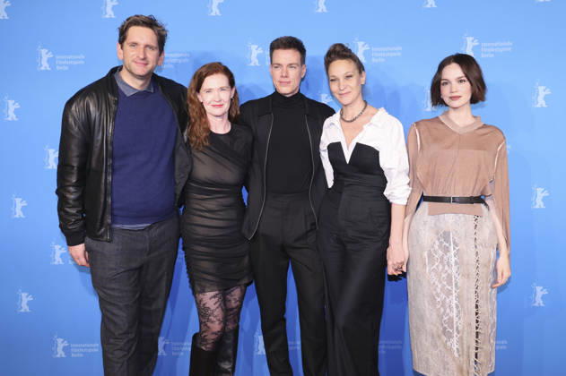 Sebastian Schwarz, Julika Jenkins, Paul Boche, Kai Stänicke, Jeanette Hain and Emilia Schüle at the photocall for the feature film The Homeless Trial of Hein at the Berlinale 2026 76 Berlin International Film Festival at the Hotel Grand Hyatt Berlin, 13 02 2026 Foto:xD.xBedrosianx xFuturexImagex heimatlose_6201