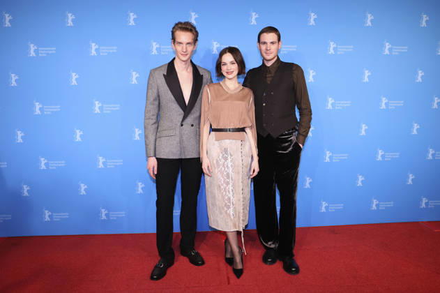 Paul Boche, Emilia Schüle andPhilip Froissant at the photocall for the feature film The Homeless Trial of Hein at the Berlinale 2026 76 Berlin International Film Festival at the Hotel Grand Hyatt Berlin, 13 02 2026 Foto:xD.xBedrosianx xFuturexImagex heimatlose_6209
