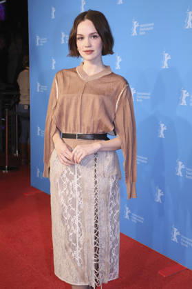 Emilia Schüle at the photocall for the feature film The Homeless Trial of Hein at the Berlinale 2026 76 Berlin International Film Festival at the Hotel Grand Hyatt Berlin, 13 02 2026 Foto:xD.xBedrosianx xFuturexImagex heimatlose_6213