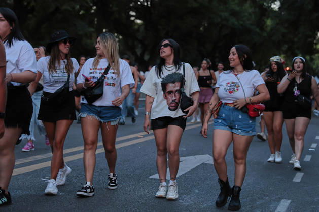 Bad Bunny performs first Buenos Aires concert of world tour BUENOS AIRES, ARGENTINA - FEBRUARY 13: Fans of Puerto Rican artist Bad Bunny gather from the early hours of Friday to secure their spots outside the concert venue in Buenos Aires, Argentina, on February 13, 2026. The performance is part of his global DEBI TIRAR MAS FOTOS tour, which has sparked massive anticipation among Argentine fans. Luciano Gonzalez Anadolu Buenos Aires Argentina. Editorial use only. Please get in touch for any other usage.  Copyright: x2026xAnadoluxLucianoxGonzalezx
