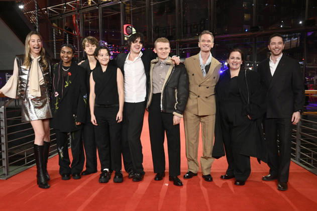 Este Haim, Jasmine Elcock, Conrad Khan, Bella Ramsey, Earl Cave, George Jaques, Neil Patrick Harris, Jessica Gunning and Ken Petrie at the photocall for the feature film Sunny Dancer at the Berlinale 2026 76 Berlin International Film Festival on the Red Carpet of the Berlinale Palast Berlin, 13 02 2026 Foto:xN.xKubelkax xFuturexImagex sunny_6244