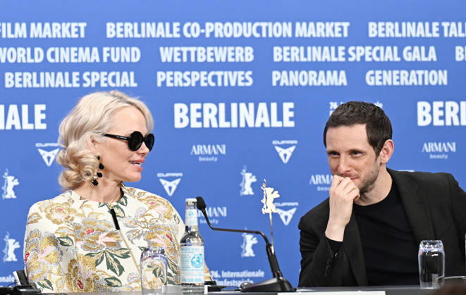 Press conference for Rosebush Burning at the 76th Berlin Film Festival Featuring: Pamela Anderson and Jamie Bell Where: Berlin, Germany When: 14 Feb 2026 Credit: Cover Images EDITORIAL USE ONLY. NOT FOR USE BY NEWSPAPERS BASED IN THE UK. Copyright: xx coverimg55467768