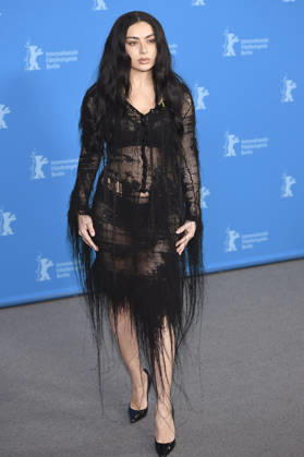 Charli xcx at the photocall for the movie The Moment at the Berlinale 2026 76 Berlin International Film Festival at the Hotel Grand Hyatt Berlin, 14 02 2026 Foto:xC.xNiehausx xFuturexImagex moment_6203