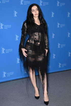 Charli xcx at the photocall for the movie The Moment at the Berlinale 2026 76 Berlin International Film Festival at the Hotel Grand Hyatt Berlin, 14 02 2026 Foto:xN.xKubelkax xFuturexImagex moment_6244