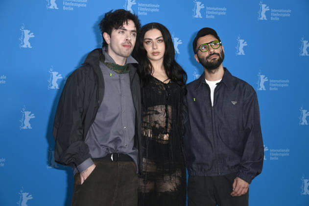 Aidan Zamiri, Charli xcx and David Hinojosa at the photocall for the feature film The Moment at the Berlinale 2026 76 Berlin International Film Festival at the Hotel Grand Hyatt Berlin, 14 02 2026 Foto:xN.xKubelkax xFuturexImagex moment_6253