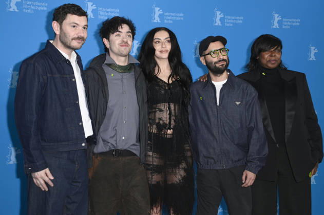 Michael Stutz Aidan Zamiri Charli xcx, David Hinojosa and Jacqueline Lyanga at the photocall for the feature film The Moment at the Berlinale 2026 76 Berlin International Film Festival at the Hotel Grand Hyatt Berlin, 14 02 2026 Foto:xN.xKubelkax xFuturexImagex moment_6254