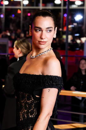 Berlinale Berlinale, 76 Berlin International Film Festival 2026 Photo Call red Carpet ROSEBUSH PRUNING Dua Lipa on the Red Carpet Berlinale, 76 Berlin International Film Festival 2026, 14 02 2026 Press Photo Roger Buerke Copyright: xEibner-Pressefoto RogerxBuerkex EP_RBE