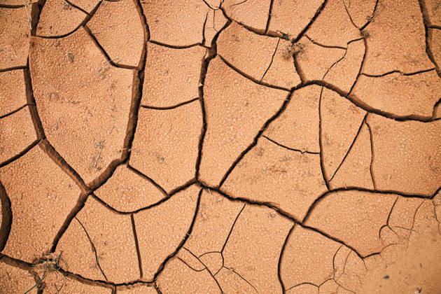 Weltweiter Klimawandel, Wasserkrise. Aufgebrochene Erde. Takir, takyr Boden Drying cracks forming a characteristic pattern in clay soil. Natural background. World climate change, water crisis. Cracked earth. Takir, takyr soils. Landform, drying out saline soil in desert (License=RF) Copyright: xZoonar.com EkaterinaxIakimenkox 24637656
