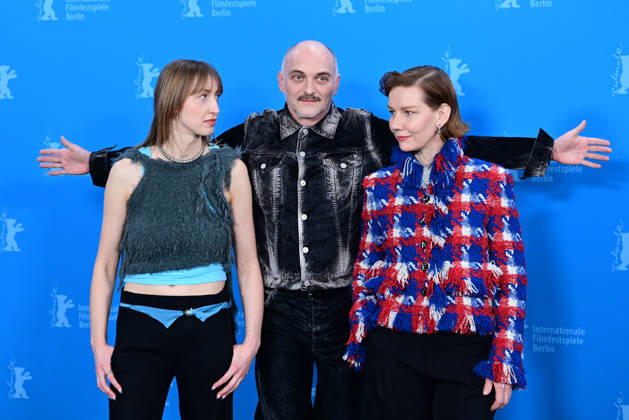 L R Tobias Walker, Caro Braun, Markus Schleinzer, Sandra Hüller and Johannes Schubert at the Rose photocall during the 76th Berlinale International Film Festival Berlin 2026 , February 15, 2026 Romain Doucelin Bestimage The Rose photocall during the 76th Berlinale International Film Festival Berlin at Grand Hyatt Hotel on February 15, 2026 in Berlin, Germany Berlin Allemagne  Copyright: xRomainxDoucelinx xBestimagexRomainxDoucelinx xBestimagex