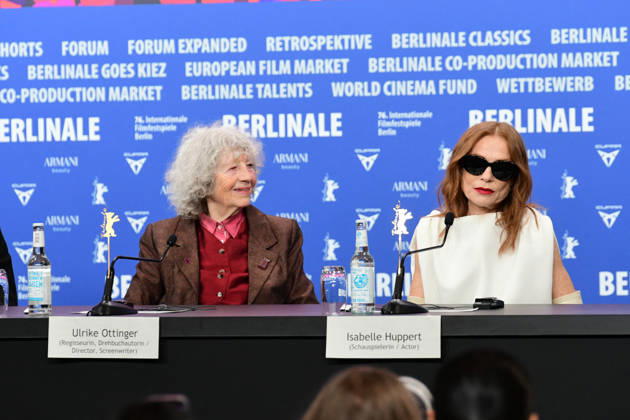 Isabelle Huppert et Ulrike Ottinger à la conférence de presse du film The Blood Countess lors de la 76ème édition du festival international du film de Berlin La Berlinale 2026 , le 16 février 2026 Romain Doucelin Bestimage Press conference at the Die Blutgräfin The Blood Countess during the 76th Berlinale International Film Festival Berlin at Grand Hyatt Hotel on February 16, 2026 in Berlin, Germany Berlin Allemagne  Copyright: xRomainxDoucelinx xBestimagexRomainxDoucelinx xBestimagex