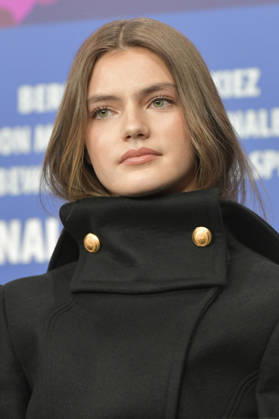 Florence Hunt at the press conference for the feature film Queen at Sea at the Berlinale 2026 76 Berlin International Film Festival at the Hotel Grand Hyatt Berlin, 17 02 2026 Foto:xM.xBehrensx xFuturexImagex queen_6231