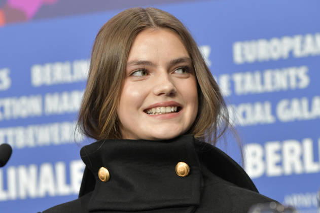 Florence Hunt at the press conference for the feature film Queen at Sea at the Berlinale 2026 76 Berlin International Film Festival at the Hotel Grand Hyatt Berlin, 17 02 2026 Foto:xM.xBehrensx xFuturexImagex queen_6232
