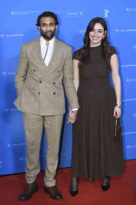 Avi Nash with companion at the premiere of the feature film The Weight The Weight Gold Rush at the Berlinale 2026 76 Berlin International Film Festival at the Zoo Palast Berlin, 17 02 2026 Foto:xC.xNiehausx xFuturexImagex weight_6314