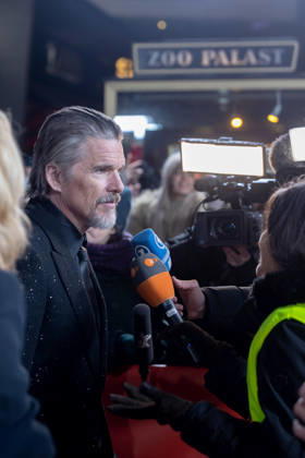 The Weight , Premiere at the Berlinale, Berlin, 17 02 2026 Ethan Hawke in an interview before the premiere of The Weight at the Berlinale at the Zoo Palast on 17 02 2026 The 76th Berlin International Film Festival will take place from February 12 to 22, 2026 Berlin Zoo Palast Copyright: xJensxFinkex