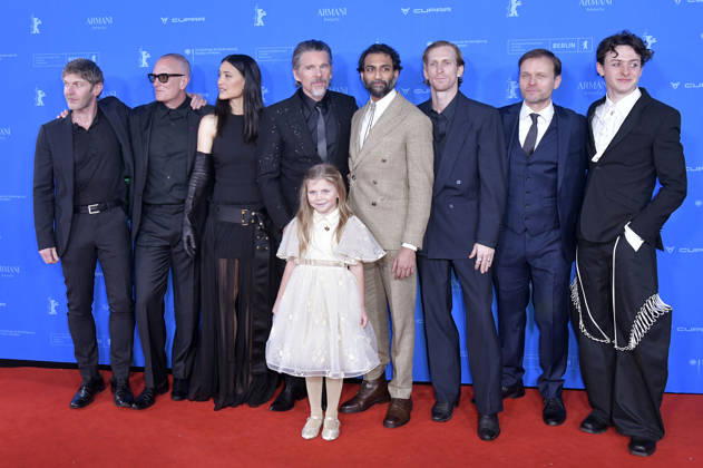 Sam Hazeldine, Padraic McKinley, Julia Jones, Ethan Hawke, Avy Berry, Avi Nash, Austin Amelio, Alec Newman and Cameron Brady at the premiere of the feature film The Weight The Weight Gold Rush at the Berlinale 2026 76 Berlin International Film Festival at Zoo Palast Berlin, 17 02 2026 Foto:xM.xBehrensx xFuturexImagex weight_6378
