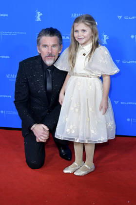 Ethan Hawke and Avy Berry at the premiere of the feature film The Weight The Weight Gold Rush at the Berlinale 2026 76 Berlin International Film Festival at Zoo Palast Berlin, 17 02 2026 Foto:xM.xBehrensx xFuturexImagex weight_6379