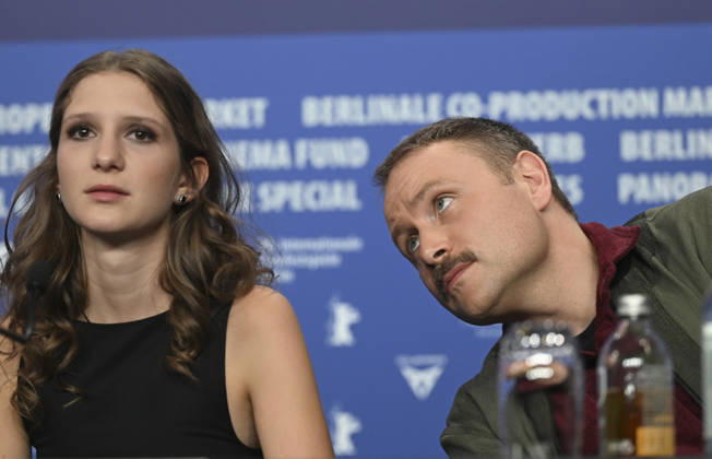 76th Berlin International Film Festival BERLIN, GERMANY - FEBRUARY 18: Actors Max Riemelt (R) and Frida Hornemann (L) of Etwas ganz Besonderes (Home Stories) during the 76th Berlin International Film Festival (Berlinale) in Berlin, Germany, on February 18, 2026. Halil Sagirkaya Anadolu Berlin Germany. Editorial use only. Please get in touch for any other usage.  Copyright: x2026xAnadoluxHalilxSagirkayax