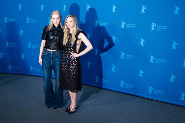 Photocall for The Testament of Ann Lee , Grand Hyatt Berlin, Berlin, Germany Mona Fastvold and Amanda Seyfried poses at the Photocall for The Testament of Ann Lee during Berlinale (Berlin Film Festival) at Grand Hyatt Berlin, Berlin, , Germany on 19 February 2026., Credit:Julie Edwards Avalon  Copyright: xJuliexEdwardsx xAvalonx 1076483879