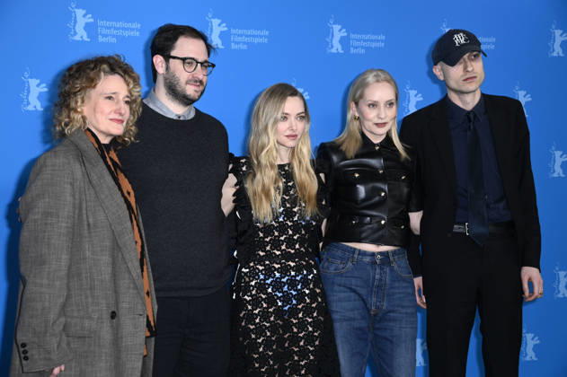 Tricia Tuttle, Andrew Morrison, Amanda Seyfried, Mona Fastvold and Daniel Blumberg at the photocall for the feature film The Testament of Ann Lee at the Berlinale 2026 76 Berlin International Film Festival at the Hotel Grand Hyatt Berlin, 19 02 2026 Foto:xN.xKubelkax xFuturexImagex testament_6243