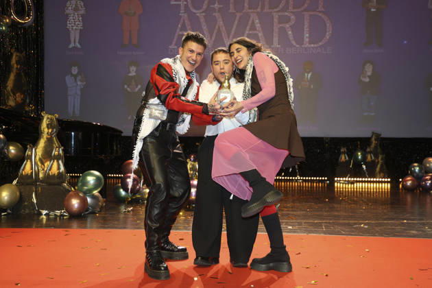 Ian de la Rosa with team at the presentation of the 40 Teddy Award 2026 at the Berlinale 2026 76 Berlin International Film Festival at the Volksbühne Berlin, 20 02 2026 Foto:xB.xDummerx xFuturexImagex teddy_6215