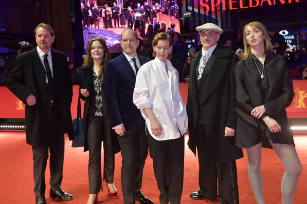 Philipp Worm, Marisa Growaldt, Godehard Giese, Sandra Hüller, Markus Schleinzer and Caro Braun at the Closing Ceremony with Award Ceremony at the Berlinale 2026 76 Berlin International Film Festival in the Berlinale Palast Berlin, 21 02 2026 Foto:xM.xBehrensx xFuturexImagex closing_6305