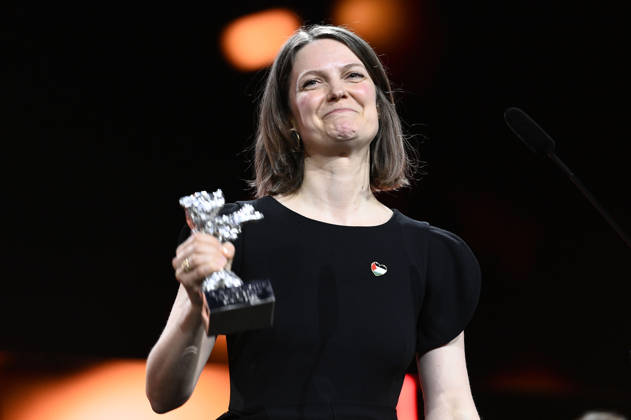 Genevieve Dulude de Celles with the Silver Bear for Best Screenplay for Nina Roza at the Closing Ceremony with Award Ceremony at the Berlinale 2026 76 Berlin International Film Festival in the Berlinale Palast Berlin, 21 02 2026 Foto:xN.xKubelkax xFuturexImagex closing_6348