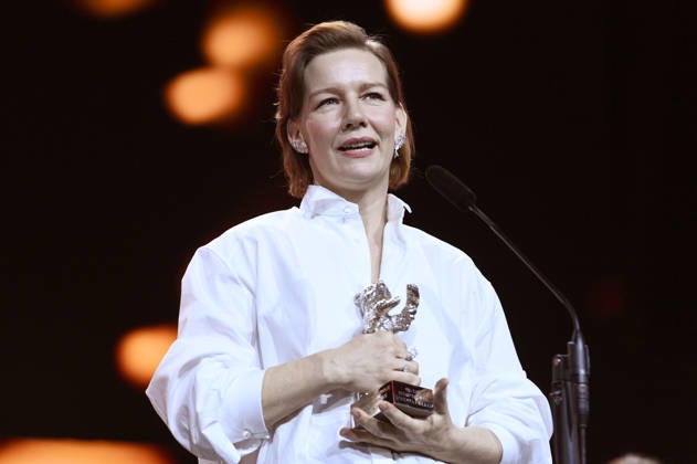 Sandra Hüller with the Silver Bear for Best Actress in Rose at the Closing Ceremony and Award Ceremony at the Berlinale 2026 76 Berlin International Film Festival in the Berlinale Palast Berlin, 21 02 2026 Foto:xN.xKubelkax xFuturexImagex closing_6356