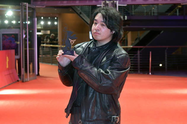 Jingkai Qu with the Berlinale Shorts Cupra Filmmaker Award for Di san xian Kleptomania after the Closing Ceremony with Award Ceremony at the Berlinale 2026 76 Berlin International Film Festival in the Berlinale Palast Berlin, 21 02 2026 Foto:xM.xBehrensx xFuturexImagex closing_6415
