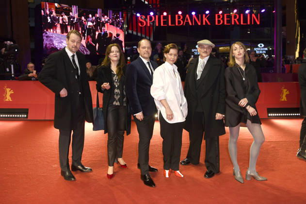 Philipp Worm, Marisa Growaldt, Godehard Giese, Sandra Hüller, Markus Schleinzer and Caro Braun at the Closing Ceremony with Award Ceremony at the Berlinale 2026 76 Berlin International Film Festival in the Berlinale Palast Berlin, 21 02 2026 Foto:xC.xNiehausx xFuturexImagex closing_6427