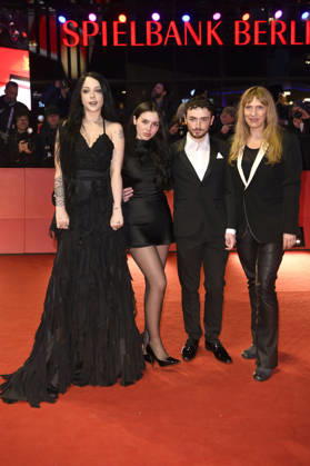 Alessa Savage, Safiya Benaddi, Caolan O Gorman and guest at the Closing Ceremony with Award Ceremony at the Berlinale 2026 76 Berlin International Film Festival at the Berlinale Palast Berlin, 21 02 2026 Foto:xC.xNiehausx xFuturexImagex closing_6428