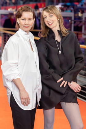 Award ceremony, Berlinale red carpet, Berlin, 21 02 2026 Sandra Hueller, Caro Braun on the red carpet before the closing gala of the 76th Berlinale at the Theater am Potsdamer Platz Berlin on 21 02 2026 The 76th Berlin International Film Festival takes place from February 12 to 22, 2026 Berlin Theater am Potsdamer Platz Copyright: xJensxFinkex