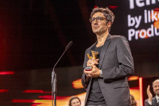 abb Ilker Catak Director German Winner with Golden Bear GOLDEN BEAR FOR BEST FILM Yellow Letters Yellow Letters in the Berlinale Palast at the Berlinale 2026 Closing Ceremony and Award Ceremony of the 76 Berlin International Film Festival on Saturday 21 02 2026 in Berlin Berlin Germany