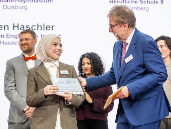 Fatma Kan German Teacher Award 2025 EUR, Germany, Berlin, 23 02 2026 The best teacher is Fatma Kan from Quinoa Schule integrierte Sekundarschule Berlin Award ceremony of the German Teacher Award 2025 Ten teachers, three school administrators and five teaching teams from ten federal states are honored for their outstanding achieveme